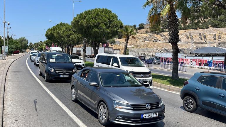 Tatilciler dönüş yolunda; Bodrumdan 24 saatte 30 bin araç çıkış yaptı