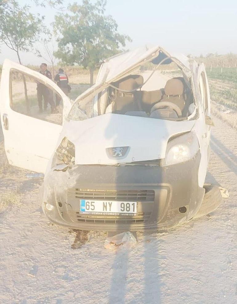 Konyada hafif ticari araç devrildi: 3 çocuk öldü, 3 yaralı