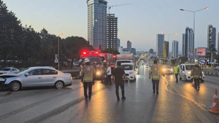 Kartalda zincirleme kaza: 2si çocuk 6 yaralı