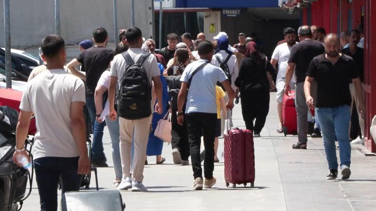 Büyük İstanbul Otogarında bayram dönüşü yoğunluğu