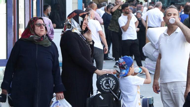 Büyük İstanbul Otogarında bayram dönüşü yoğunluğu