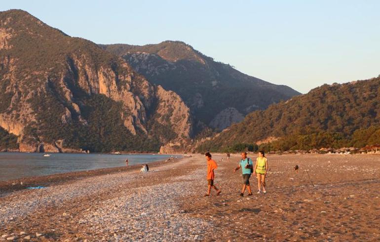 Çıralıda deniz kaplumbağası yuva sayısı geçen yılı aştı; 30 yılın rekoru bekleniyor