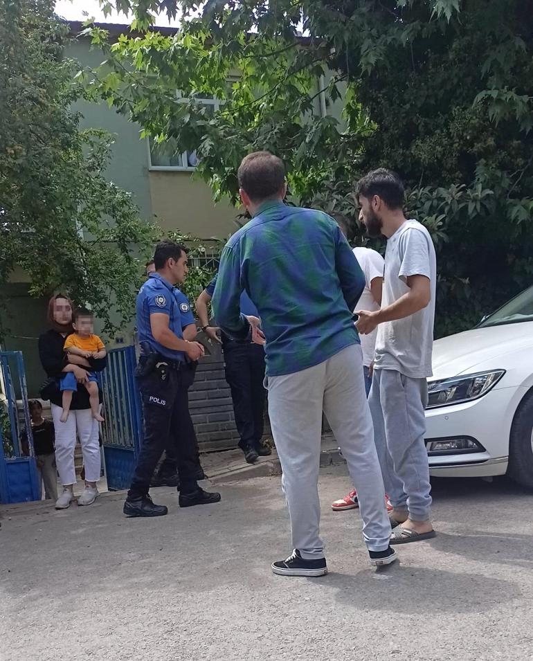 Şiddet uygulayınca evi terk eden eşiyle görüşmek için çocuklarını rehin aldı