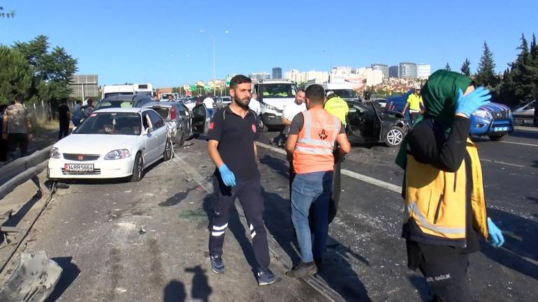 TEM Otoyolunda 10 aracın karıştığı zincirleme kaza; 5 yaralı