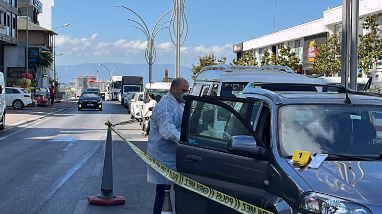 Lise müdür yardımcısı otomobilinde vurularak öldürüldü