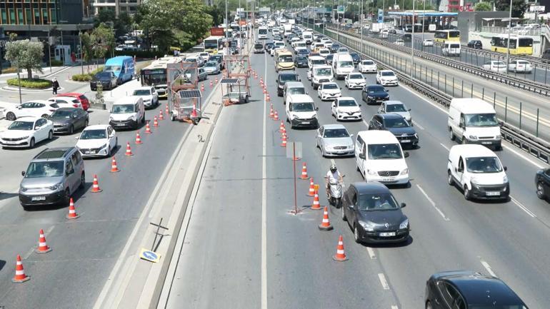 Yenibosna Metrobüs İstasyonu Yaya Üst Geçidinde yenileme çalışması başladı