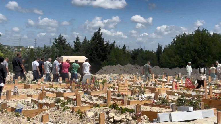 Esenyurtta boş arazide cesedi bulunan Nurcan Karabulut toprağa verildi