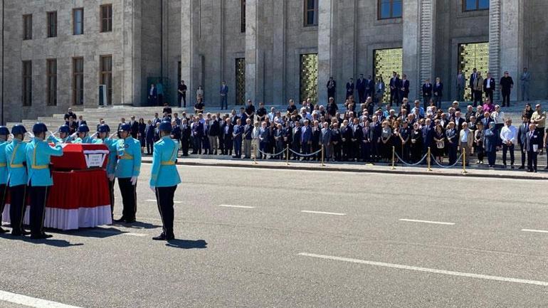 Yaşamını yitiren eski Dışişleri Bakanı Yakış için Mecliste tören