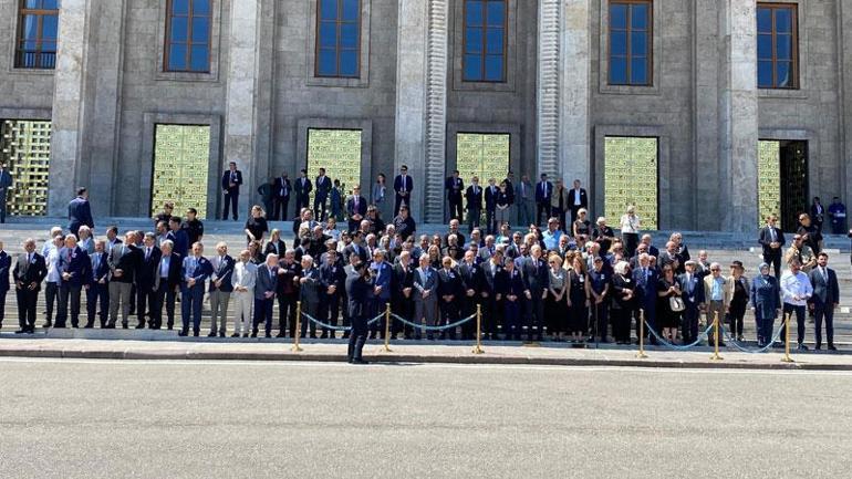 Yaşamını yitiren eski Dışişleri Bakanı Yakış için Mecliste tören