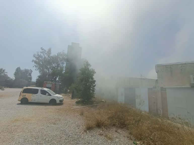 İzmir’de geri dönüşüm tesisinde yangın söndürüldü
