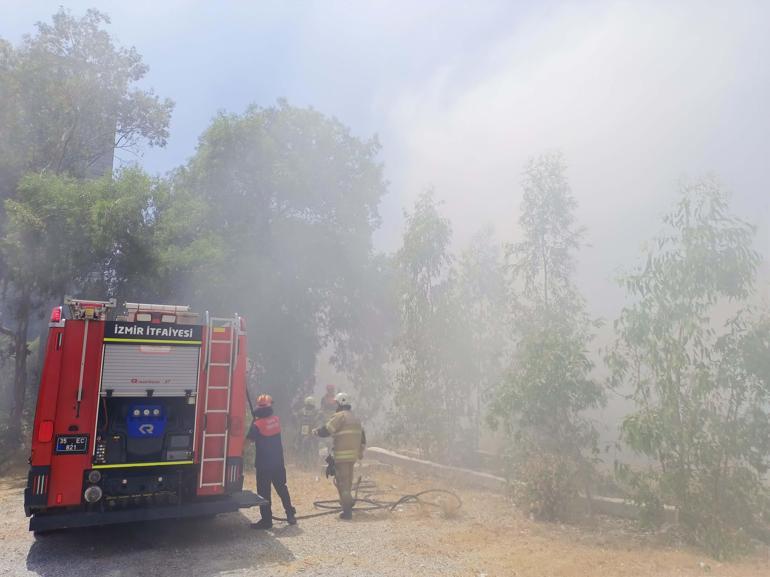 İzmir’de geri dönüşüm tesisinde yangın söndürüldü