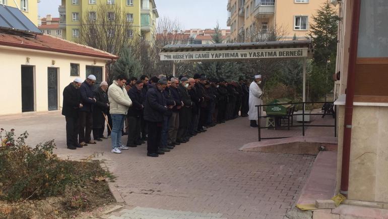 2 kızını bıçaklayarak öldüren sanığın akıl sağlığı için istenen rapor beklenecek