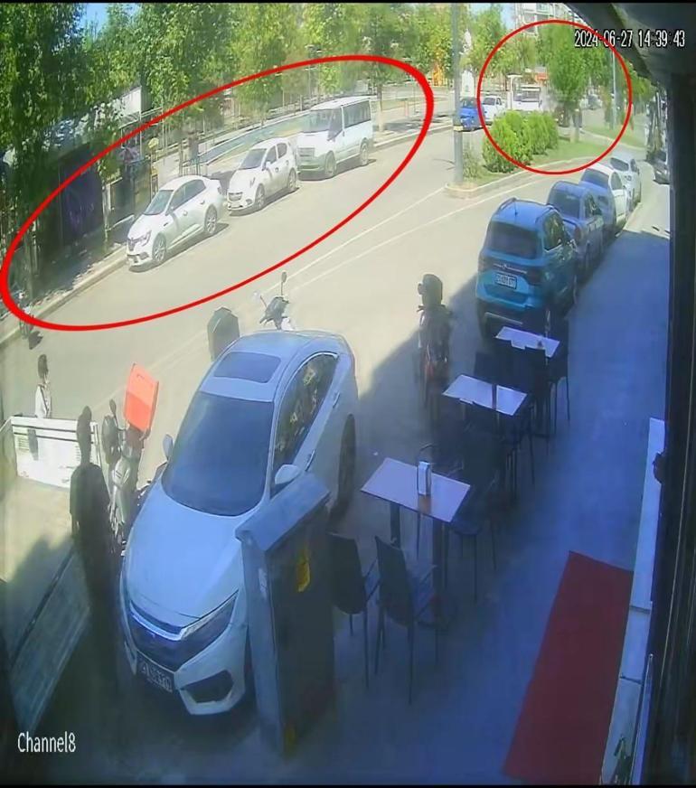 Kazada savrulan kamyonet, park halindeki 2 otomobil ile motosiklete çarptı