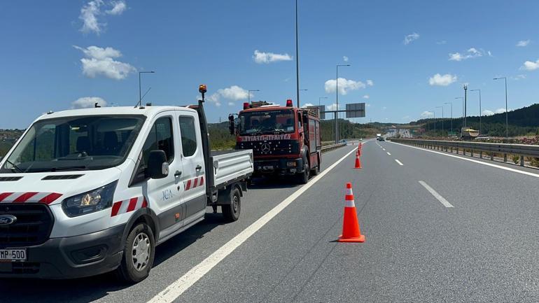 Kuzey Marmara Otoyolu’nda bariyerleri aşan kamyon şarampole devrildi: 2 yaralı