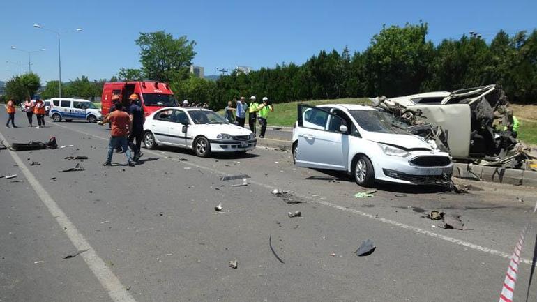 Boluda kavşakta 4 otomobilin karıştığı kaza: 2 ölü, 3 yaralı