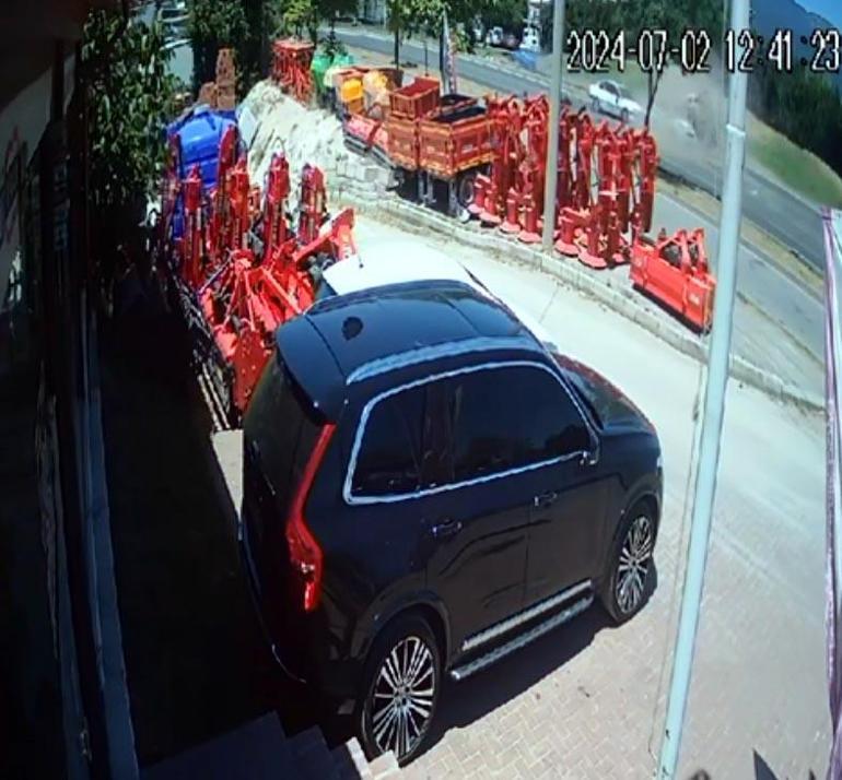 Boluda kavşakta 4 otomobilin karıştığı kaza: 2 ölü, 3 yaralı