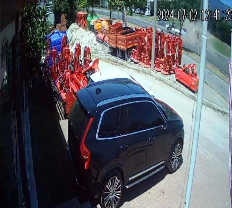 Boluda kavşakta 4 otomobilin karıştığı kaza: 2 ölü, 3 yaralı
