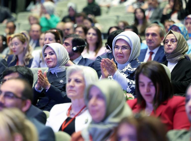 Emine Erdoğan, koruyucu ailelerle bir araya geldi