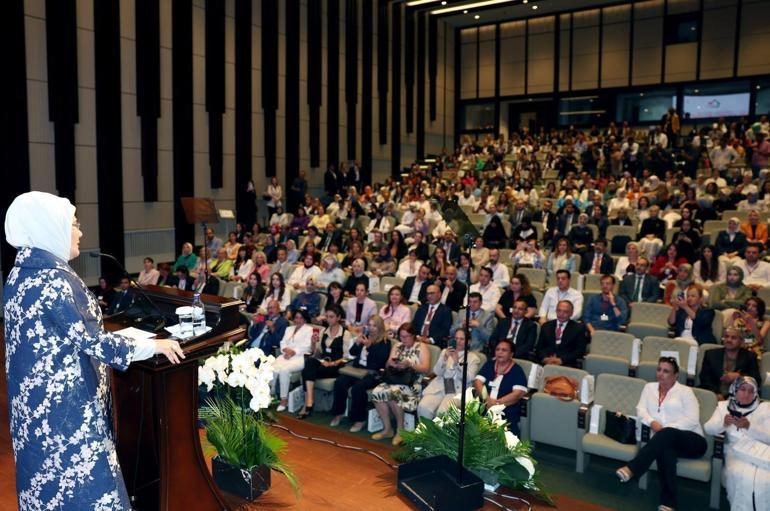 Emine Erdoğan, koruyucu ailelerle bir araya geldi