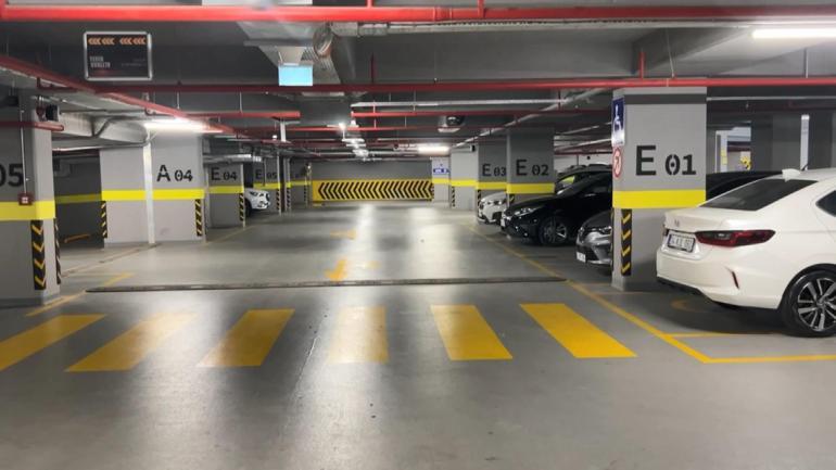 Kadıköyde kapalı otoparktaki 10 araç çizildi; araç sahipleri şikayetçi oldu