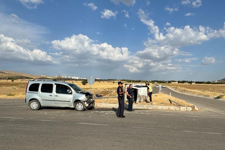 Elazığda aynı kavşakta yarım saat arayla iki kaza: 8 yaralı