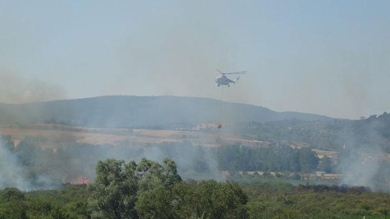 Sazlıkta çıkan yangın, helikopterli müdahaleyle kontrol altına alındı