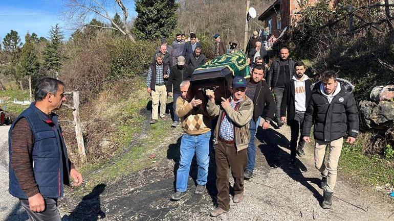 Annesini öldürmekten yargılanan sanık, ilk duruşmada suçlamayı reddetti