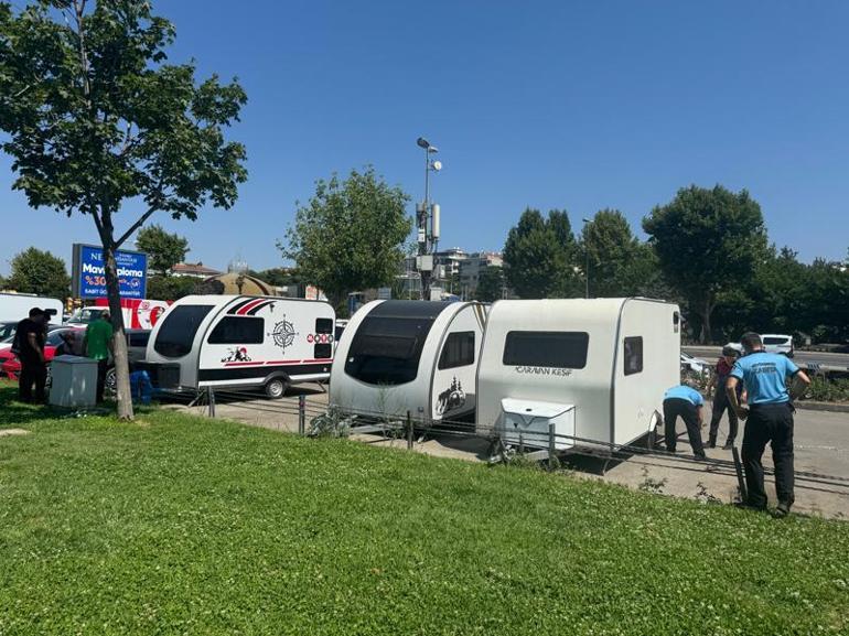 Maltepe Sahilindeki karavanlar belediye ekiplerince kaldırıldı