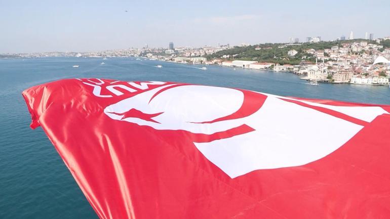 15 Temmuz Şehitler Köprüsüne Türk Bayrağı asıldı