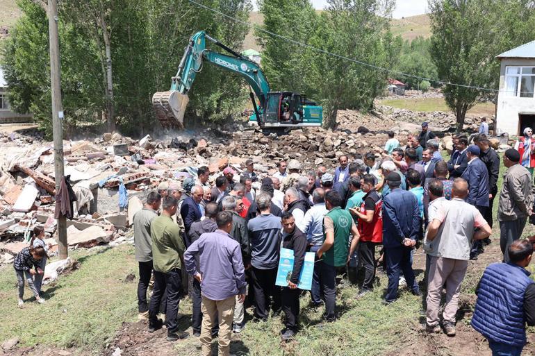 AFAD Başkanı Okay Memiş, Erzurumda sel bölgesinde incelemelerde bulundu