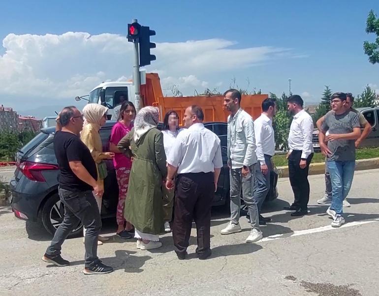 Taşıtlara yeşil ışık yanarken yola fırladı; ilk araçtan kurtuldu, ikinciden kaçamadı