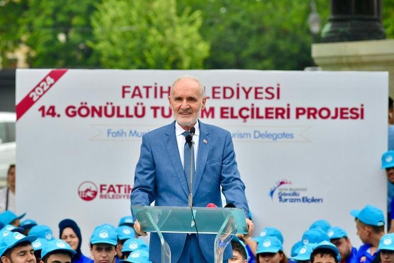 Gönüllü turizm elçileri iki ay boyunca Fatihte turistlere rehberlik edecek