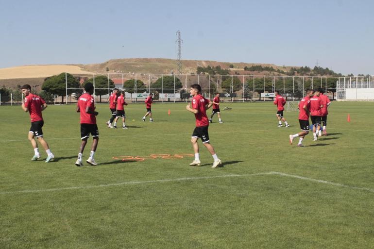 Bülent Uygun: Hiçbir futbolcuya değerinden fazla vermek tarafında değiliz