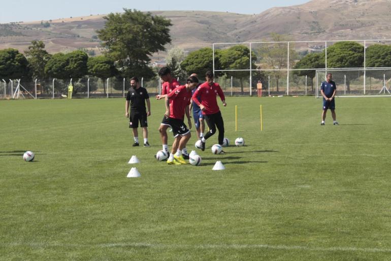 Bülent Uygun: Hiçbir futbolcuya değerinden fazla vermek tarafında değiliz