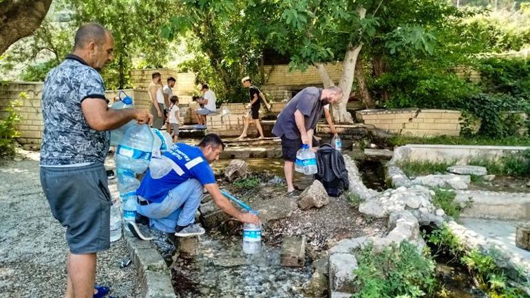 Bakterili kaynak suyunun çevresi kapatıldı, inanmayıp teli kestiler