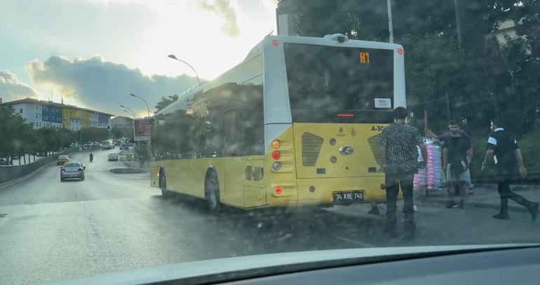 Gaziosmanpaşada patenli gençlerin tehlikeli yolculuğu kamerada