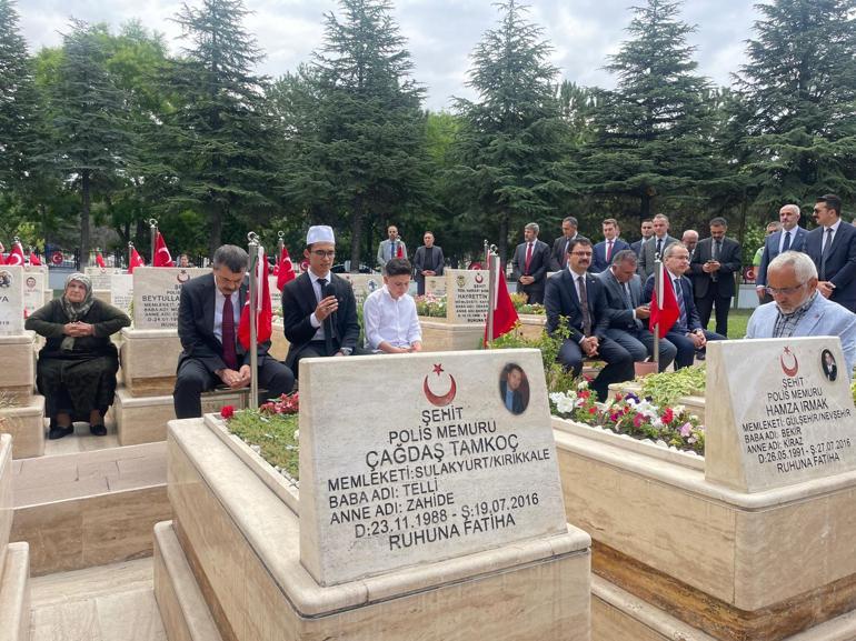 Bakan Tekinden 15 Temmuz Şehitliğine ziyaret