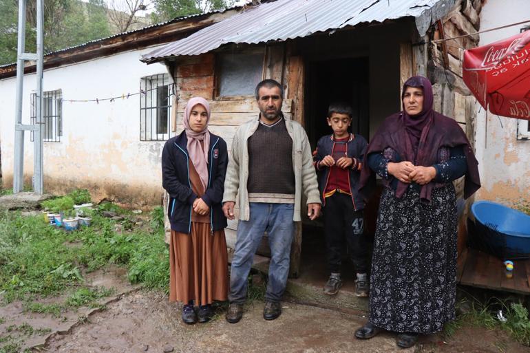 Oltu’da sel suları köprü yıktı, evleri su bastı