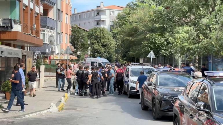 Küçükçekmece’de akrabalar arasında silahlı kavga; 1’i ağır 10 yaralı