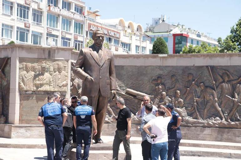 Atatürk Anıtına baltalı saldırı sanığı dayı-yeğene 3er yıl kadar hapis istemi