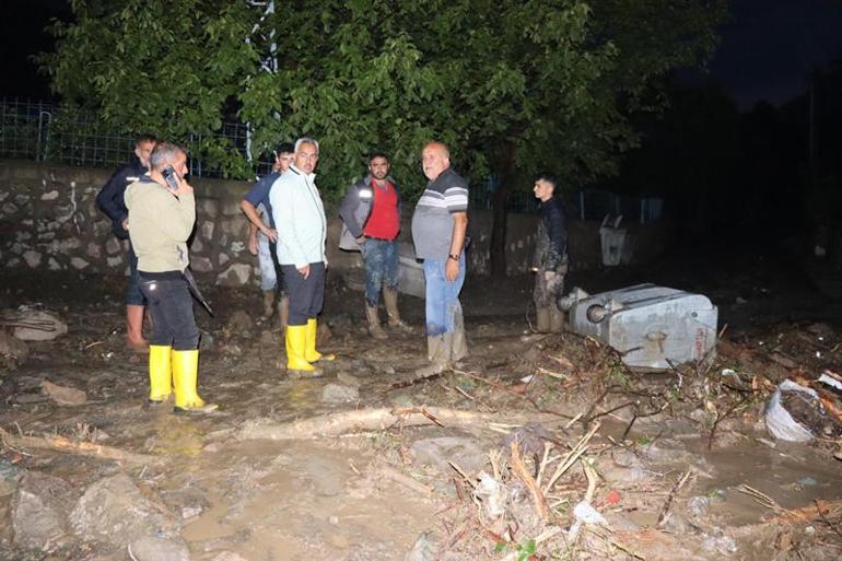 Sel mahalleyi vurdu; okul, sağlık ocağı ve 10 ev hasar gördü