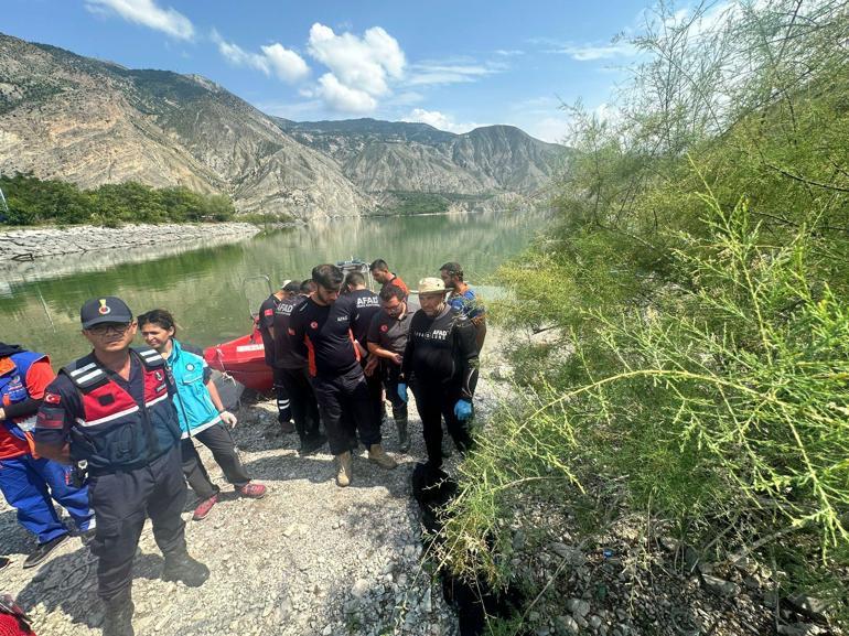 Heyelanda çaya sürüklenen araçtaki bebeğin, 16 kilometre mesafedeki gölde cesedi bulundu