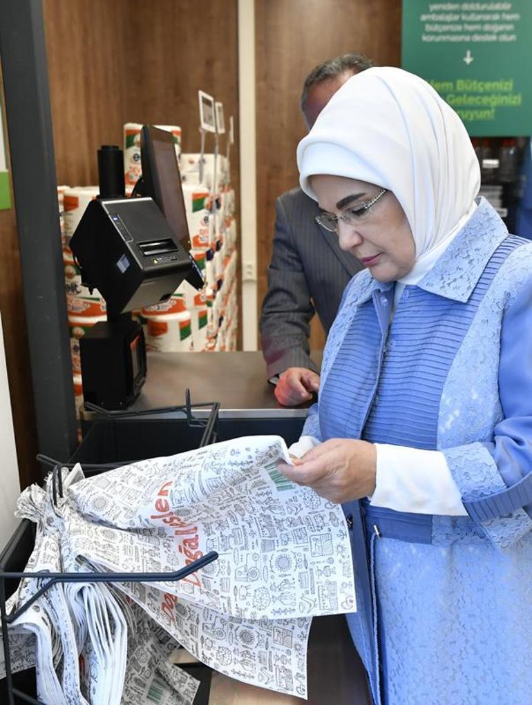 Emine Erdoğandan atıksız alışverişi teşvik eden markete ziyaret