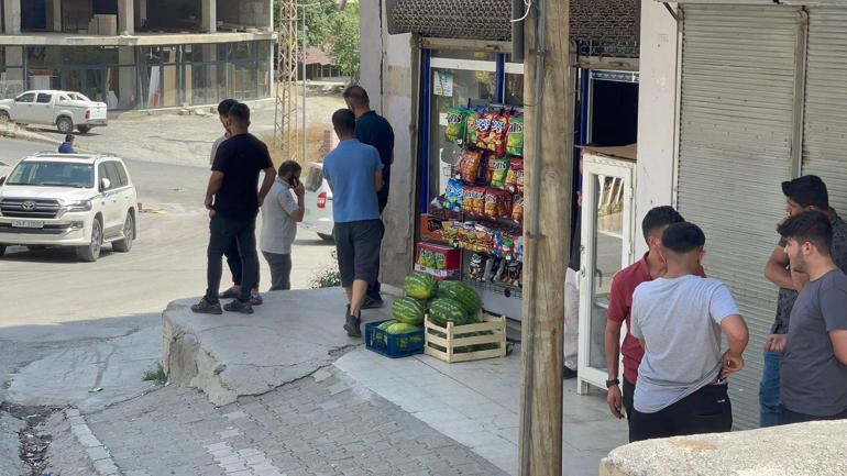 Evine misafir olan babasını öldürüp, kardeşini ağır yaraladı