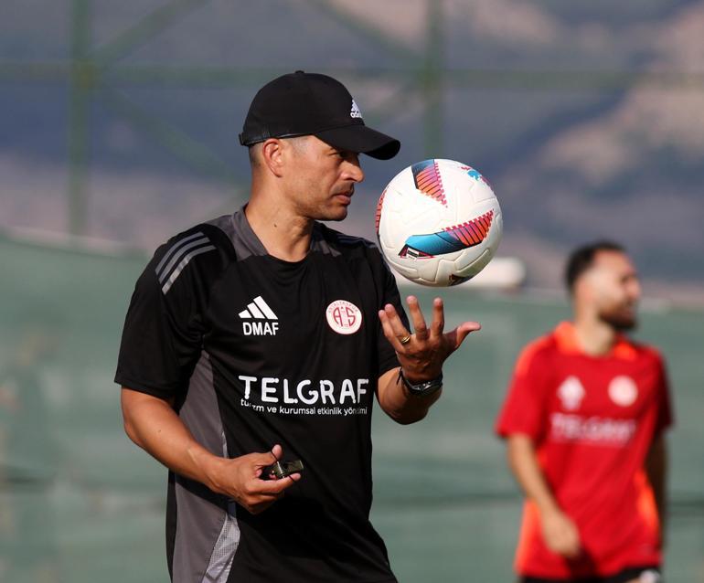 Antalyaspor Teknik Direktörü Alex de Souza: Arda Güler yükselerek devam edecek