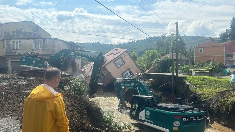 Trabzon ve Giresunda sel sonrası yollar temizleniyor, hasar tespitine başlandı