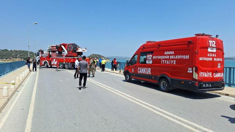 Adanada otomobil göle düştü; sürücü, eşi ve 2 çocuğu öldü