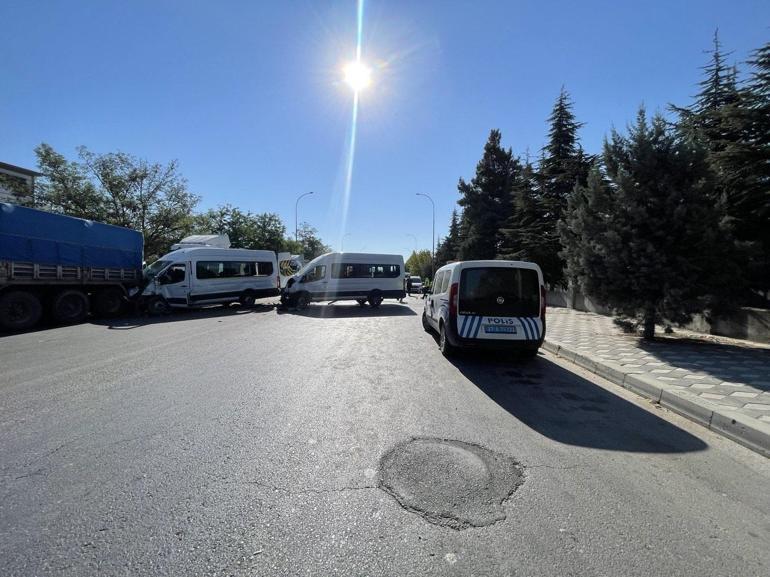 Gaziantep’te işçi servisleri çarpıştı: 21 yaralı