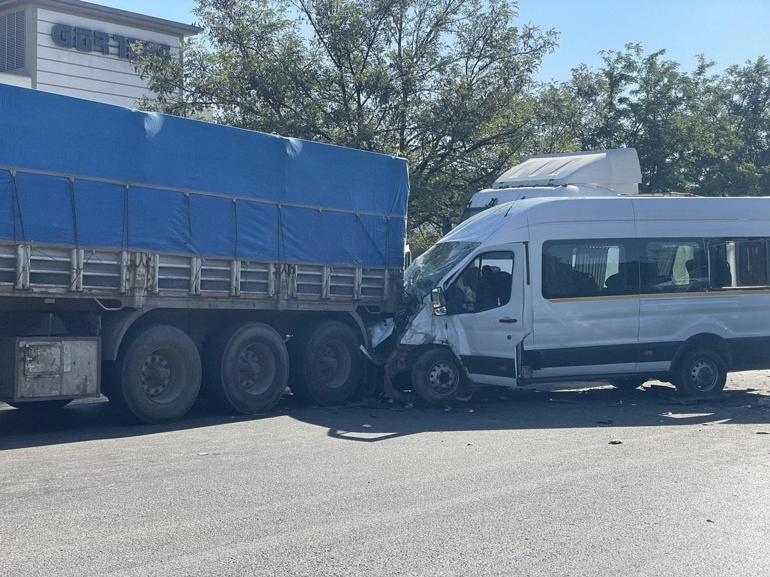 Gaziantep’te işçi servisleri çarpıştı: 21 yaralı