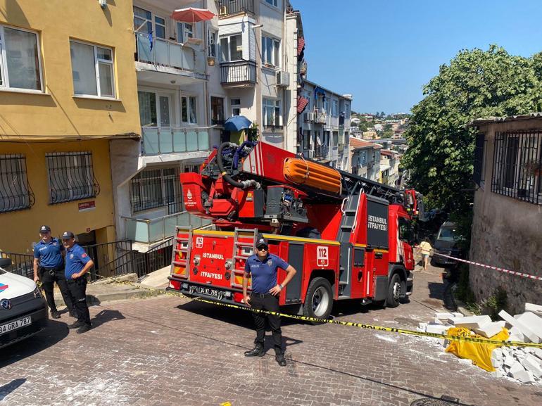 Beşiktaşta kamyon binaya çarptı